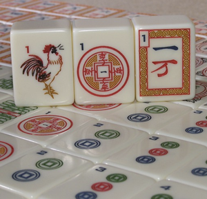 Édition Limitée Mahjong Rouge : Le Coffret Papillon, Douzième Édition, Jeu de Mahjong Américain Personnalisé Gravé, Vente en Gros - Product Image 2