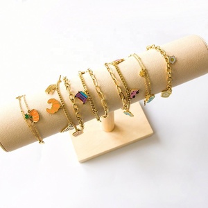 Bracelet à maillons en acier inoxydable plaqué or 18 carats pour femme, avec breloque ananas en émail coloré, pour fille - Product Image 6