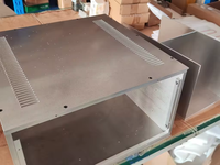 Boîtier de sortie personnalisé en aluminium et PVC IP56 avec panneau dissipateur de chaleur pour instruments électroniques, usinage CNC, amplificateur audio, boîtier de haut-parleur vide