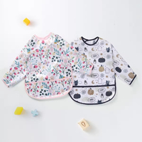 Bavoirs pour bébé à prix compétitif bavoirs d'alimentation imperméables à manches longues bavoirs imprimés pour les tout-petits