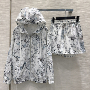 Conjuntos populares de verano para mujer de tamaño completo al por mayor, conjuntos de pantalones cortos de dos piezas con estampado de estilo informal, ropa de lujo, conjuntos de mujeres famosas - Product Image 5