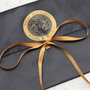 Bolsa de Satén con Lazo para Empacar Ropa Interior con Logotipo Personalizado, Bolsa de Seda Negra de Lujo para Guardar Pelucas con Solapa Protectora - Product Image 3