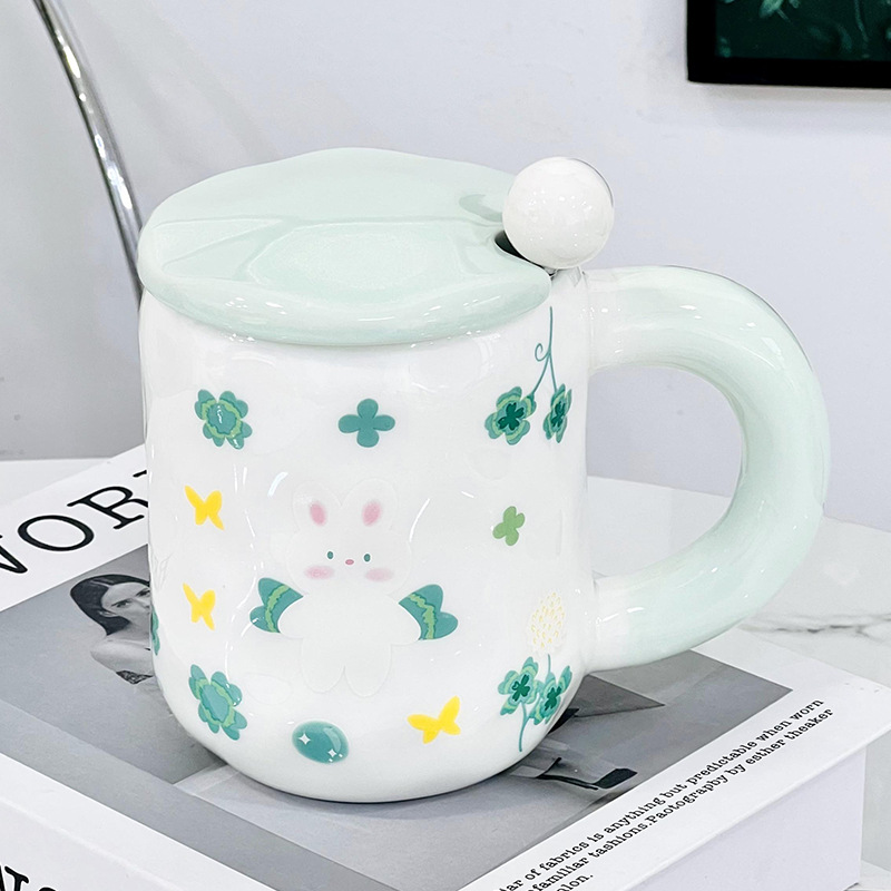 Coupe en céramique de lapin ailes de papillon