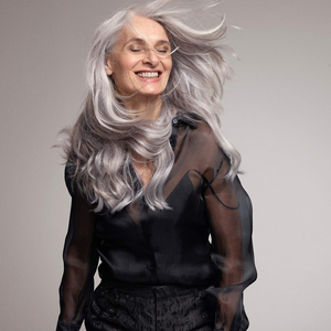 <span class=keywords><strong>แชมพู</strong></span>และโทนเนอร์สีม่วงสำหรับผมทำสีและผมขาว ยี่ห้อ Silver Expressions แบบขายส่งและรับผลิตตามสั่ง พร้อมสาร Pro-V - Product Image 4