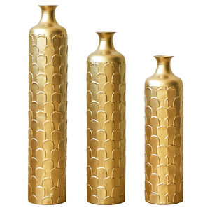 Ensemble de 3 vases décoratifs en métal doré pour la maison, grandes dimensions, 25,2 pouces, 29,33 pouces, 34,25 pouces - Product Image 3