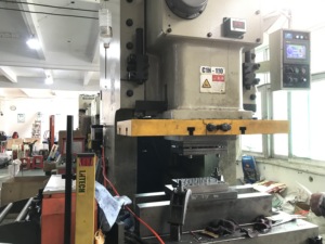 Tùy Chỉnh Nhiệm Vụ Nặng Nề Màu Đen Sơn Bột Nổi Kệ Khung Tấm Kim Loại Dập Và Uốn Thực hiện Để Đặt Hàng - Product Image 6