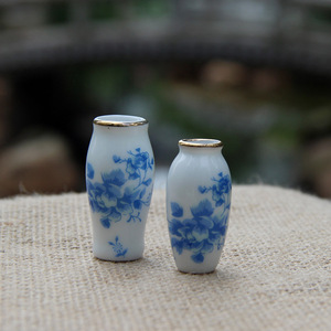 Vases en céramique bleus et blancs de style floral, modèle A1-10-45, de la marque ML, écologiques, faits à la main en Chine, avec décorations en décalcomanie - Product Image 4
