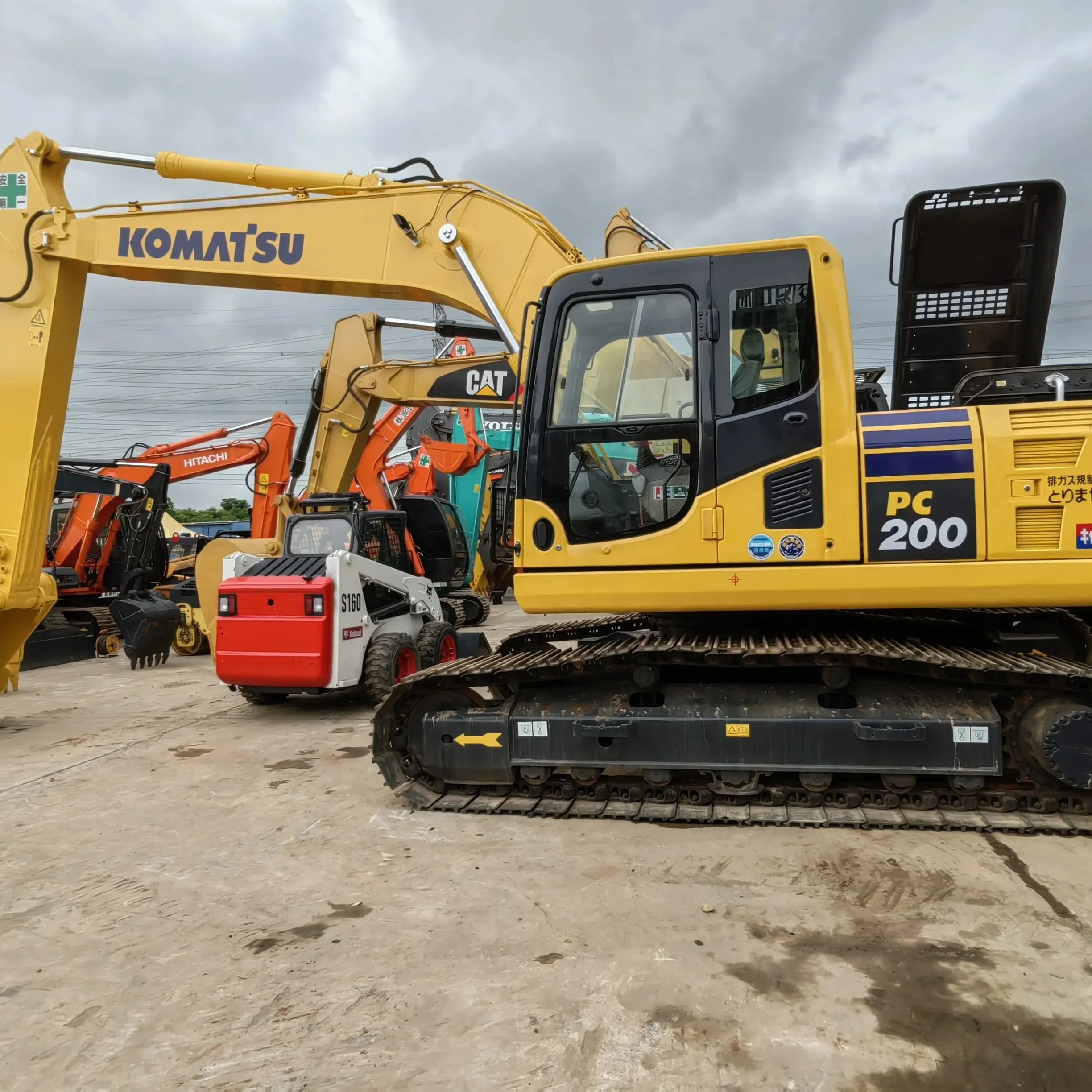 Excavadora usada Original japonesa Komatsu PC 200-8 usada 20 toneladas excavadora sobre orugas a la venta