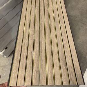 <span class=keywords><strong>Precio</strong></span> barato Interior decorativo <span class=keywords><strong>PVC</strong></span> estriado paneles Golden Strip <span class=keywords><strong>PVC</strong></span> Panel <span class=keywords><strong>de</strong></span> techo - Product Image 2