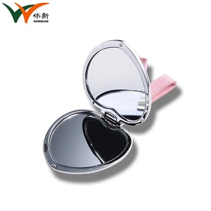 Portable Little Zinc Alloy Metal Cute <b>Compact</b> Pocket Cosmetic Heart Shape <b>Mirror</b> Keychains - Product Image 2