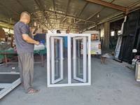 Fenêtre à battant en PVC/UPVC de haute qualité, double vitrage trempé, insonorisée, étanche, économe en énergie, quincaillerie personnalisée pour salle de bain