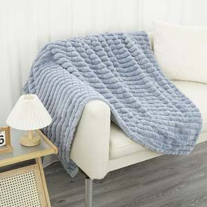 Manta de lana de primera calidad Manta azul claro esponjosa suave y cálida, mantas a rayas decorativas y regalables para mujeres, hombres - Product Image 2