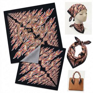 Écharpes carrées en coton imprimées personnalisables, fournitures marketing en gros et cadeaux pour événements d'entreprise - Product Image 1