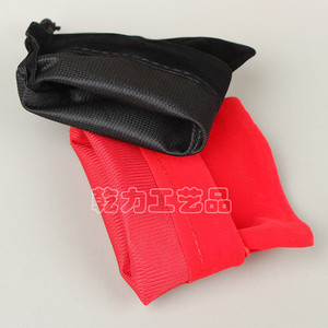 Sac à cordon en velours personnalisé pour le rangement de bijoux, emballage cadeau, couleur rouge ou noire en option RBD-DZ-DZ9 - Product Image 1
