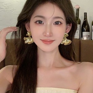 Sáng Tạo Mới Thời Trang Retro Lá Stud Bông Tai Tuyên Bố Cá Nhân Cổ Điển Phóng Đại Ginkgo Lá Bông Tai Cho Phụ Nữ - Product Image 5
