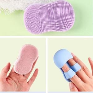 Brosse nettoyante faciale portable en silicone souple, design unique en forme de doigt, couleur noire, pour éliminer les points noirs et le maquillage - Product Image 4