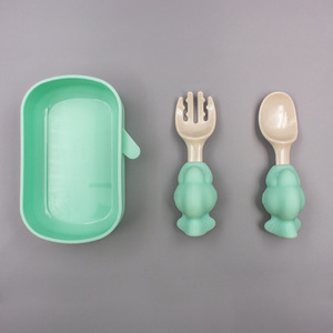 Juego de cuchara y tenedor de silicona con forma de manzana, sin BPA, para bebés de 0 a 12 meses - Product Image 3