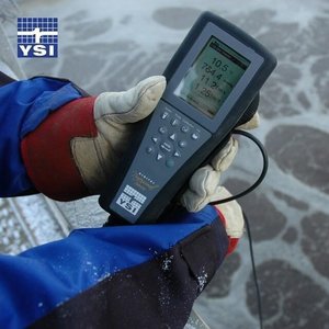 YSI EC300A Mètre de qualité de l'eau, instrument de mesure de la salinité, de la conductivité et de la température - Product Image 1