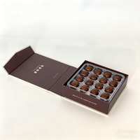 Boîtes de chocolats truffés de Noël haut de gamme personnalisées, gaufrage offset, boîte de présentation rigide écologique, fermeture magnétique, plateau en plastique