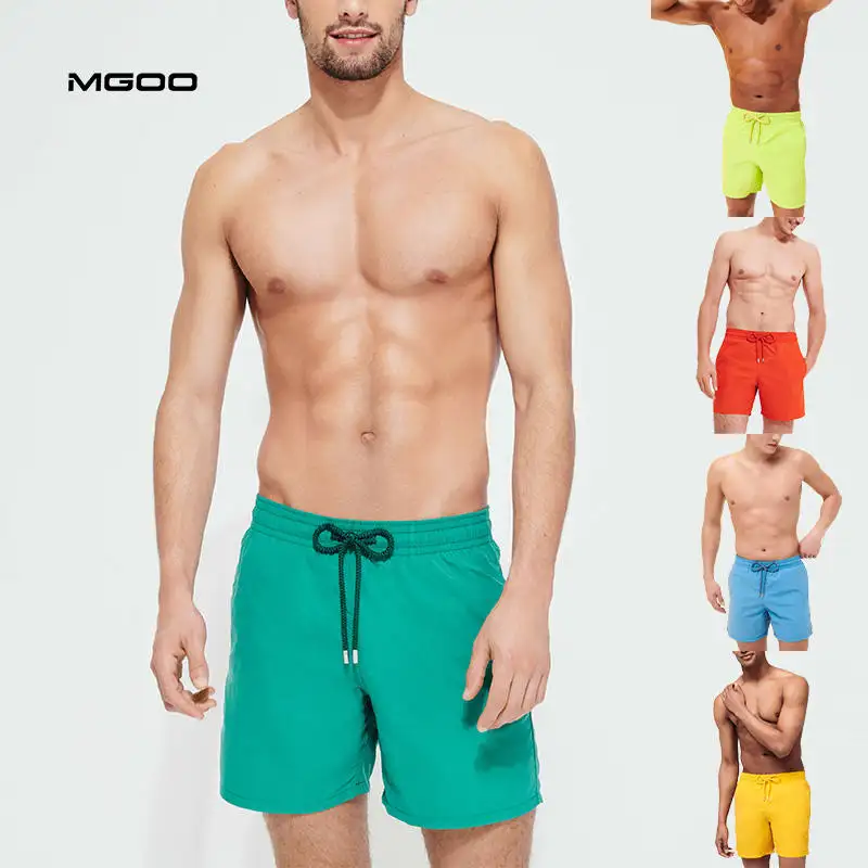 Color sólido reciclado estirado cintura elástica hombres bañadores poliéster spandex tabla pantalones cortos de natación
