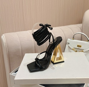 Sandalias Romanas Doradas para Mujer 2023 con Tira Cruzada y Tacón Perfilado, Sandalias de Tacón Alto con Tiras en el Tobillo para Verano, Nuevo Modelo de Importación - Product Image 6