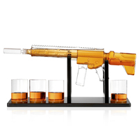 Vente en gros personnalisé AR Pistolet Whisky Décanter Verre Ensemble Carafe Liqueur Bouteille Conteneur Distributeur Whisky Carafe avec Bullet Verres