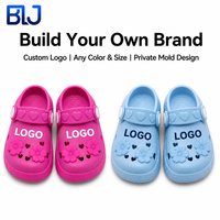 Zuecos EVA Ligeros Antideslizantes para Niñas, Diseño Personalizado OEM, con Agujeros en Forma de Corazón, Flores 3D, Color Rosa y Magenta, Divertidos para Niñas Pequeñas