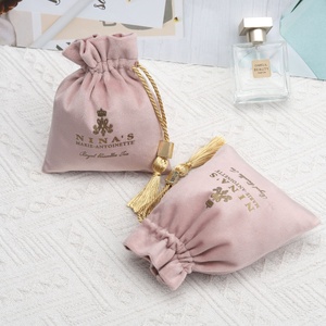 <span class=keywords><strong>Emballage</strong></span> épais <span class=keywords><strong>de</strong></span> <span class=keywords><strong>luxe</strong></span> pochette en velours logo personnalisé imprimé cadeau <span class=keywords><strong>de</strong></span> mariage montre parfum bijoux <span class=keywords><strong>emballage</strong></span> <span class=keywords><strong>sac</strong></span> à cordon en velours - Product Image 3