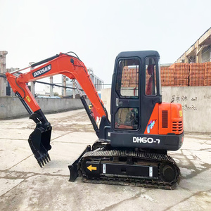 Mini excavadora de 6 toneladas fabricada en Corea, excavadora usada Doosan DH60 DX60 en stock, lista para la venta. - Product Image 1