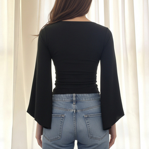 Camiseta Sexy Vintage de Manga Acampanada con Cuello en V, Bordado Floral en Contraste de Color y Cintura Ajustada, Fácil de Combinar - Product Image 6