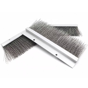 Brosse à poils en acier longue durée pour le nettoyage des toits, pour l'élimination des débris et du mousse - Product Image 1