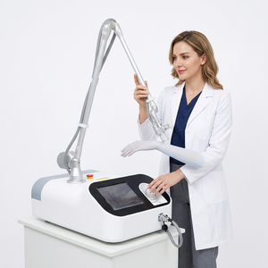Machine à laser CO2 fractionné de bureau avec bras articulé pour le rajeunissement de la peau, l'élimination des vergetures, utilisation en salon de beauté - Product Image 1