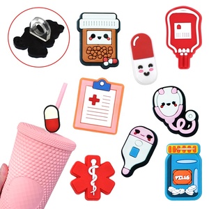 Очаровательное платье для кормления, соломенная крышка из ПВХ, очаровательные топперы, серия доктор стетофон, медицинское сердце, соломенные амулеты-топперы - Product Image 2