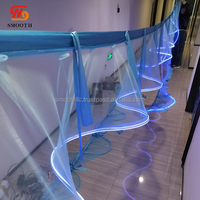Rideaux de plafond en tissu suspendus en forme de S personnalisés pour la décoration d'événements de mariage avec bande lumineuse LED