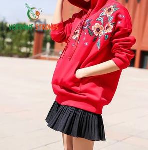 Зеленые мазки. Футболки с индивидуальной вышивкой и фотопечатью — изображения высокого разрешения с реалистичной детализацией, отличные персонализированные подарки - Product Image 3