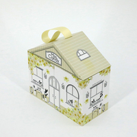 Petite boîte cadeau en papier dur personnalisée boîte d'emballage de bonbons spéciale en forme de maison à double porte avec poignée en ruban