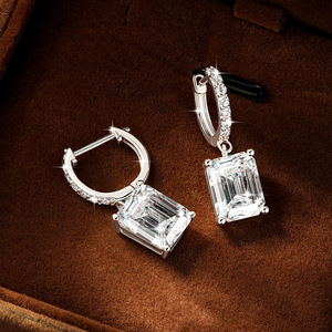 Pendientes de Aro con Diamantes Moissanite Corte Esmeralda VVS D GRA de 6 Quilates, Elegantes, Chapados en Oro de 14K, Joyería Moderna para Uso Diario para Mujer - Product Image 2