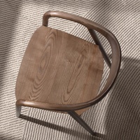 Chaise de salle à manger en cuir vintage avec accoudoirs en bois, classique pour restaurant et café, chaise rembourrée pour salle à manger