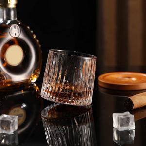 Venta al por mayor Premium Cup Spinning Old Fashioned vasos de whisky con posavasos de madera y vaso de vela de vidrio - Product Image 4