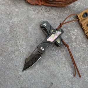 มีดพับเหล็กดามัสกัสเกรดอุตสาหกรรม OEM ปรับแต่งได้ สำหรับพกพาประจำวัน ใช้งานกลางแจ้ง ใบมีดเหล็กกล้าไร้สนิมขอบเอียง - Product Image 3