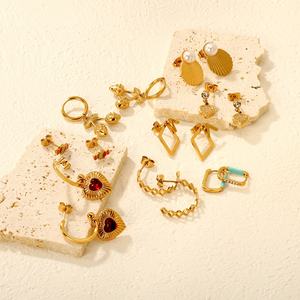 Pendientes de Aro Modernos con Colgante de Cereza, Resistentes al Agua, Chapados en Oro de 18K PVD, Joyería de Acero Inoxidable con Zirconia, Pendientes Colgantes con Forma de Corazón para Mujer - Product Image 1