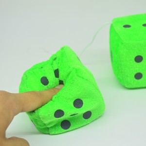 Pendentif en peluche Fuzzy Dice, ornement doux et rembourré pour la décoration intérieure du véhicule, suspendoirs pour rétroviseur de voiture - Product Image 6