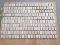 Mosaïque de carreaux en pierre de travertin blanc beige naturel Scarpa, taille aléatoire, bords naturels bruts