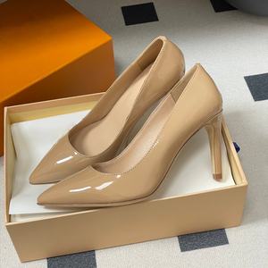 Zapatos de tacón alto de piel auténtica con el logo original de una marca de lujo, cómodos y que no causan fatiga en los pies. - Product Image 6