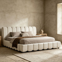 Lit plateforme réglable de luxe en velours crème avec tête et pied de lit rembourrés en forme de pétales, en bois de teck pliable, taille King