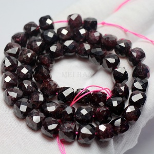 Cuentas sueltas de cubo <span class=keywords><strong>facetado</strong></span> de 8mm de <span class=keywords><strong>granate</strong></span> de Mozambique al por mayor Natural para hacer joyería, pulsera, collar, diseño - Product Image 3