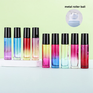 En Stock Botellas de rodillo arcoíris de 10ml Botella de vidrio de color degradado para aceites esenciales Botella enrollable con bola de metal - Product Image 4