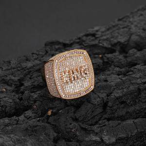 Bague Chevalière Carrée Nais en Argent Sterling 925 avec Moissanite Incrustée et <span class=keywords><strong>Bordure</strong></span> Baguette, Style Hip Hop Givré - Product Image 3