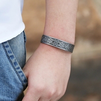 Gelang Kesehatan Talisman Viking Pohon Kehidupan Simpul Keberuntungan Rune Magnetik Gelang Manset Wanita Pria Gelang yang Dapat Disesuaikan