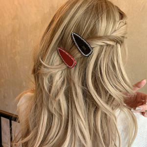 กิ๊บติดผมรูปหยดน้ำประดับเพชรระยิบระยับทรงสามเหลี่ยมสำหรับผู้หญิง กิ๊บปากเป็ดติดผมด้านข้าง เครื่องประดับผม - Product Image 2